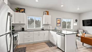 Refrigerador, microondas, horno, placa de cocina