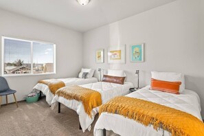 2 chambres, fer et planche à repasser, Wi-Fi, draps fournis
