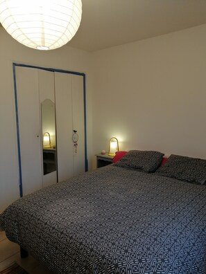 4 bedrooms, travel crib, free WiFi, bed sheets