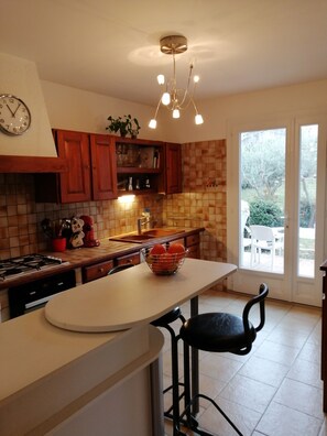 Fridge, microwave, oven, dishwasher