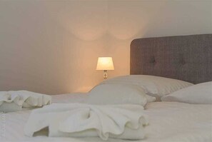 7 Schlafzimmer, Bügeleisen/Bügelbrett, kostenloses WLAN, Bettwäsche