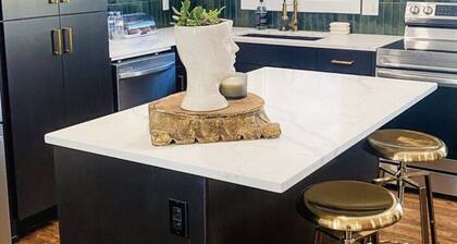 Downtown Stillwater Studio Apartment located upstairs