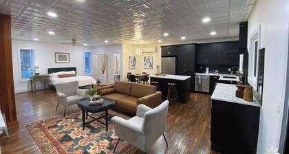 Downtown Stillwater Studio Apartment located upstairs