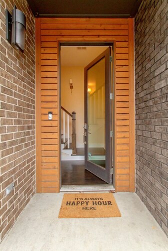 Stylish Home - Private Rooftop - Perfect Location