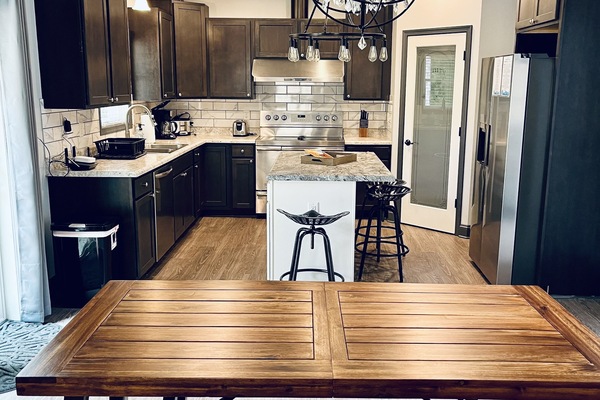 Geladeira, micro-ondas, fogão, cooktop