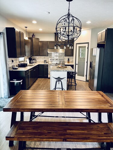 Private 5 bedroom house in the heart of Laurel highlands!