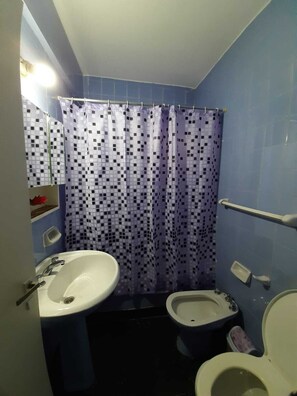 Combined shower/bathtub, bidet - BUENOS AIRES APART CENTER (Buenos Aires)