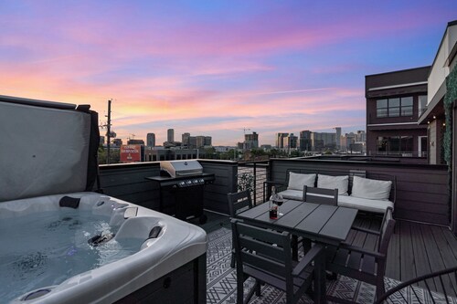 Cowboy Country-Rooftop & Hot Tub-Walk to The Gulch