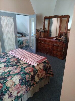 4 bedrooms, travel cot, bed sheets