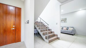 Interior - La Fortuna Deluxe Vacation Home - 5 Min from Town - Outdoor Pool (Alajuela)