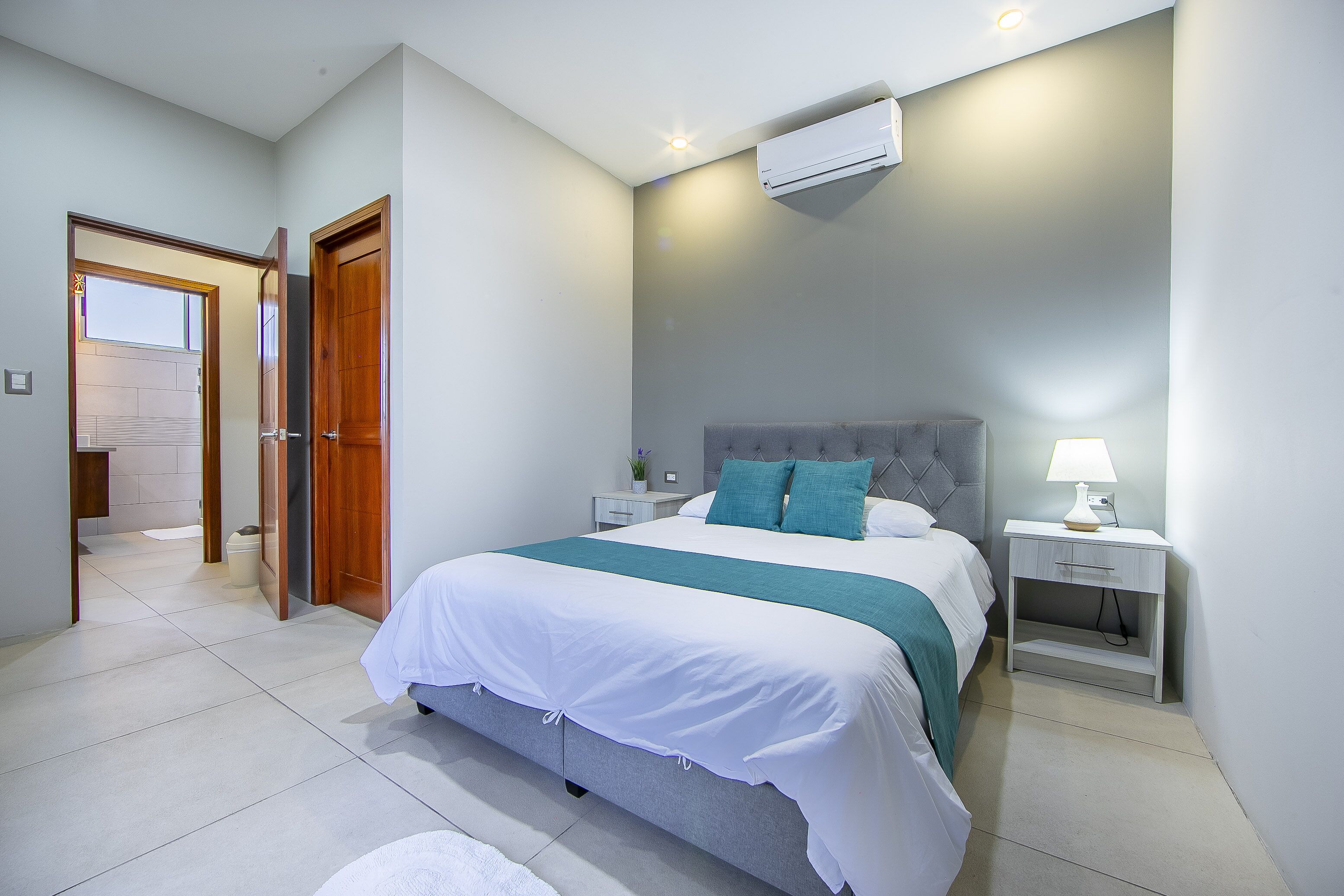 4 chambres, fer et planche à repasser, lit parapluie, Wi-Fi gratuit