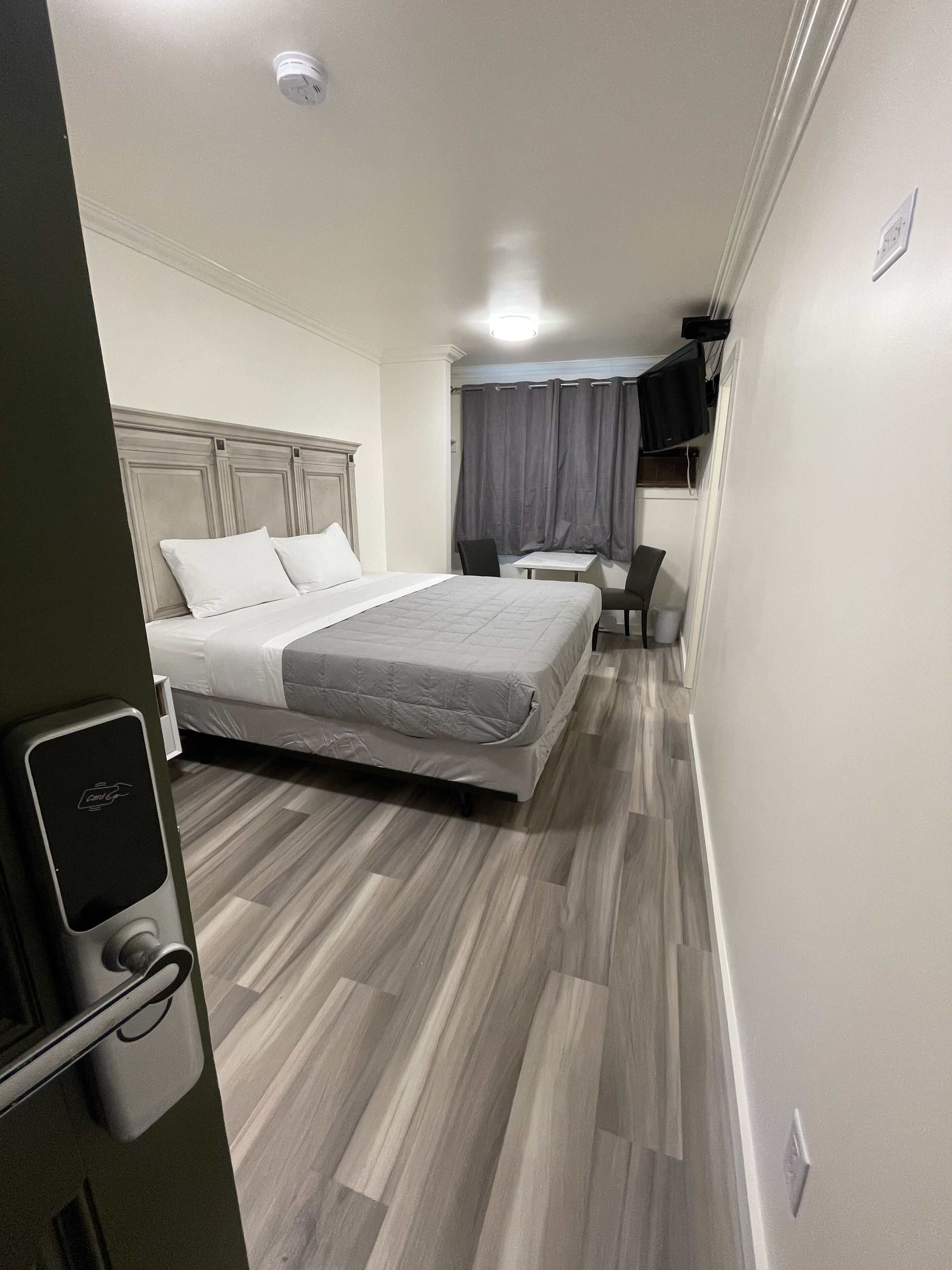 Queen suite in beautiful Radium Hot Springs