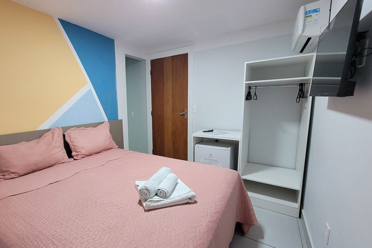 Habitación con 2 camas individuales | Minibar, decoración individual, escritorio