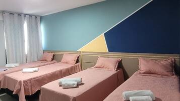 ห้องพักสำหรับสี่ท่าน | มินิบาร์, ห้องพักตกแต่งอย่างมีเอกลักษณ์, โต๊ะทำงาน