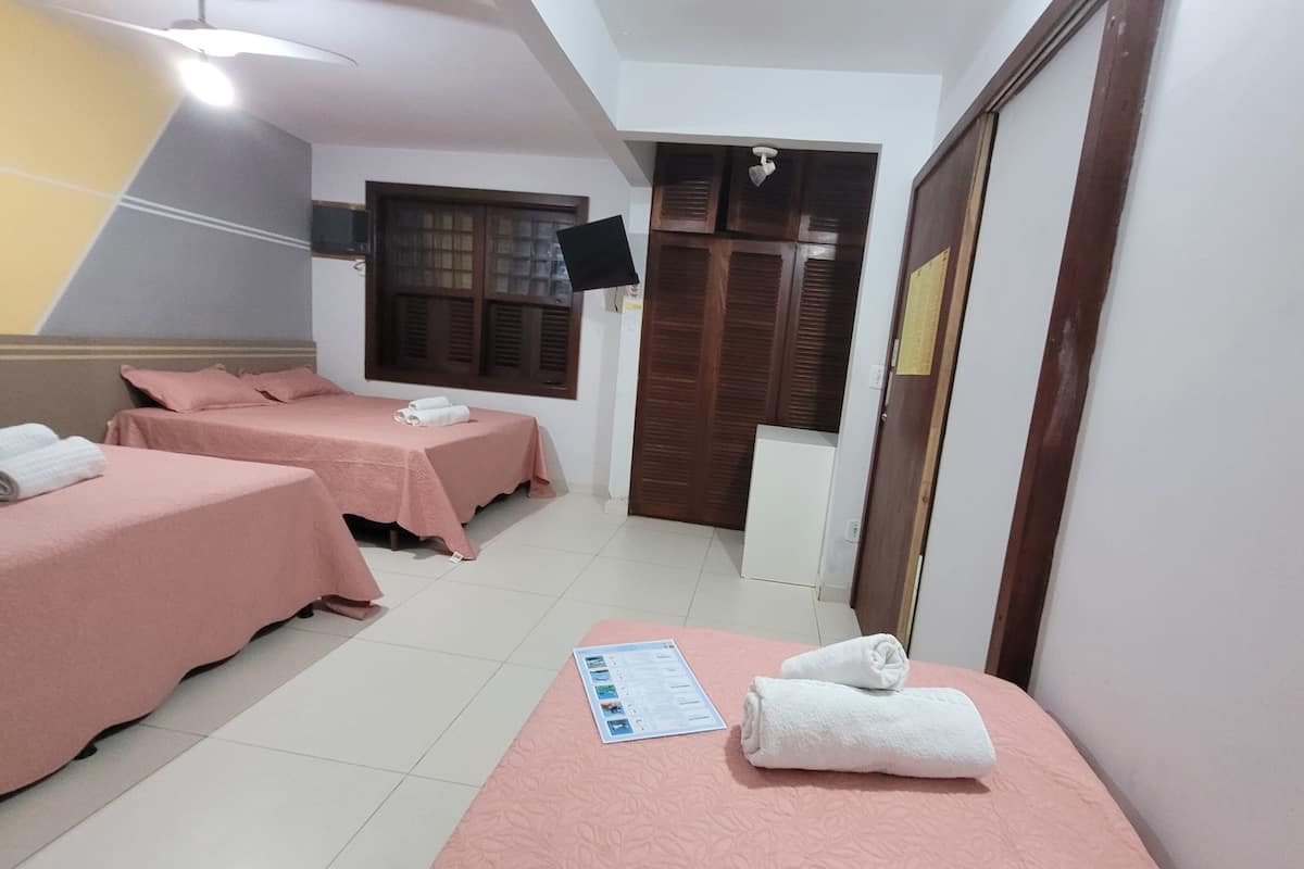 Habitación familiar | Minibar, decoración individual, escritorio