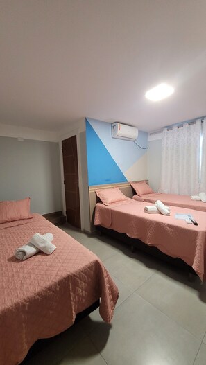 Triple Room | Minibar, individually decorated, desk, laptop workspace -  Pousada Sol e Descanso by Easy Hotéis (Arraial do Cabo)