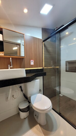 Kahden hengen huone (kaksi sänkyä) | Minibaari, yksilöllisesti sisustettu, työpöytä