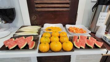 Free daily continental breakfast