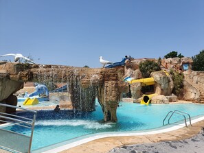 Piscine intérieure, piscine extérieure