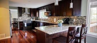 ♠️ Lake View ♠️ Private ♠️ Centrally Located ♠️ Spacious ♠️ Fast Wifi