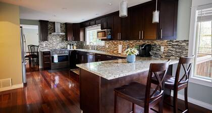 ♠️ Lake View ♠️ Private ♠️ Centrally Located ♠️ Spacious ♠️ Fast Wifi