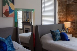 2 bedrooms, desk, free WiFi, bed sheets - Fabulous Mid-Century Loft In <3 of BHM (Birmingham)