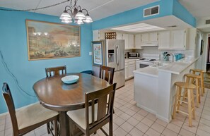 Dining - Great Condo in the Middle of it ALL! (South Padre Island)