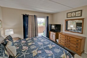 2 bedrooms, iron/ironing board, travel cot, free WiFi - Great Condo in the Middle of it ALL! (South Padre Island)