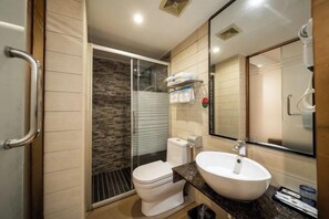 A modern bathroom with a glass-enclosed shower, a white toilet, and a large sink with a mirror. - Boli Yiju Hotel (Kai Pingmu Village) (Kaiping)