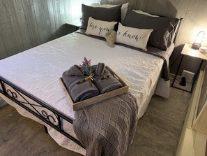 1 habitación, tabla de planchar con plancha, wifi gratis y ropa de cama 