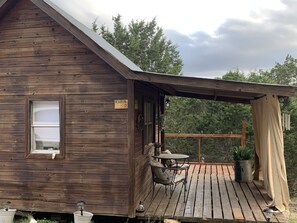A wooden cabin with a deck, a window, and a sign reading "Kabin 2". - Romantic Cabin: Hot Tub, Pet friendly, 2m Whitewater, Concierge, Private driver (Canyon Lake)