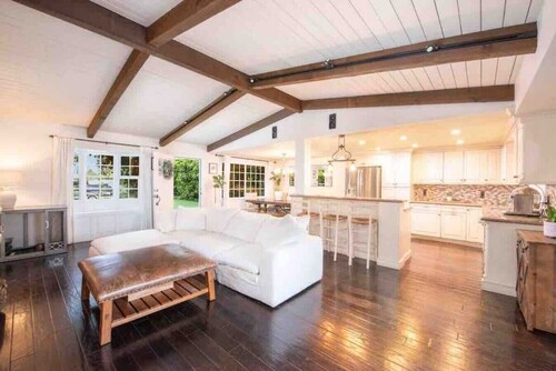 Charming Ranch w/spa, 1/2 acre near Miramar Beach