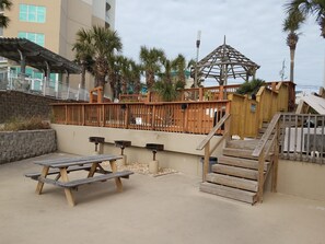 Outdoor dining - Ambassador 208 - Gulf Front (Panama City Beach)