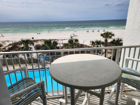 Outdoor dining - Ambassador 208 - Gulf Front (Panama City Beach)