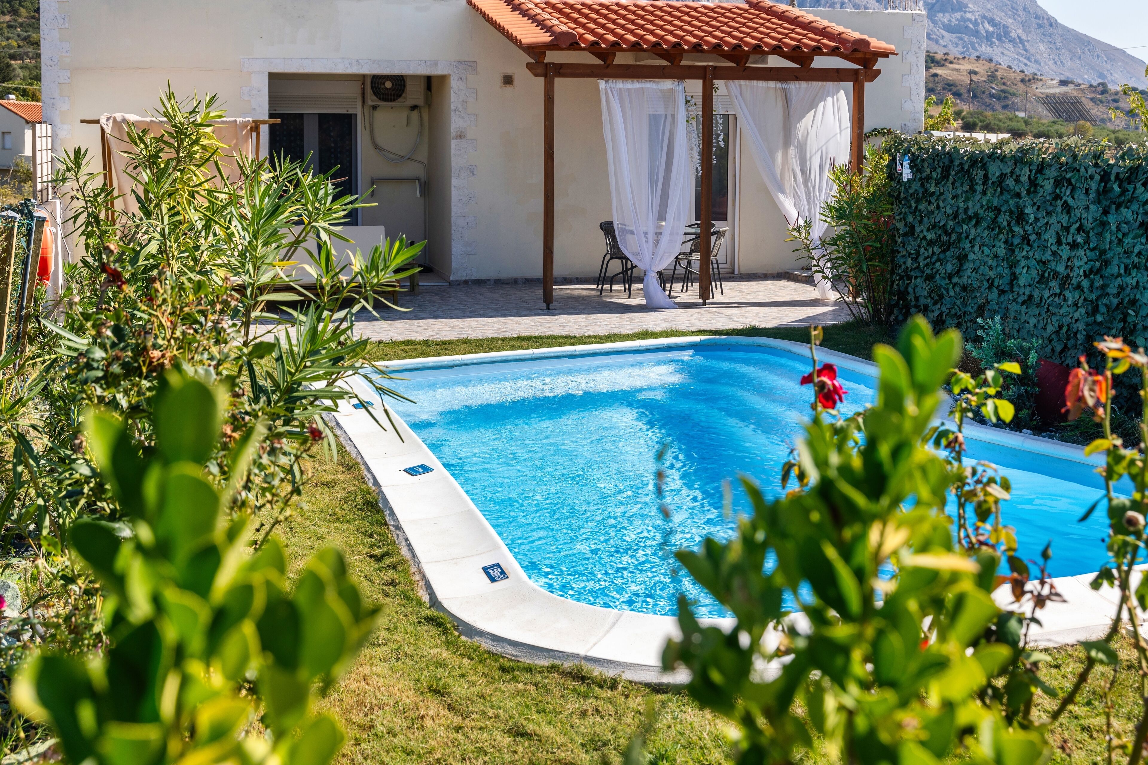 Ανετη  βίλα με ιδιωτική πισίνα κοντά στις πιο όμορφες παραλίες της Νότιας Κρήτης