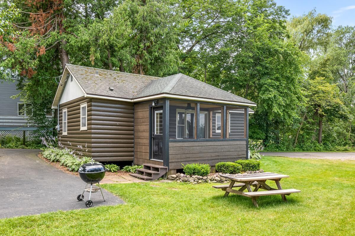 Greenway Log Cottage - 2