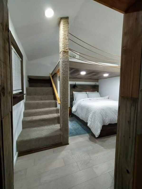 1 bedroom, desk, free WiFi, bed sheets