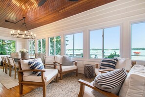 Interior - Amazing Lake House - beautiful clear lake - 2 hours from Chicago! (Sturgis)