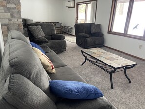 Smart TV, chimenea y reproductor de DVD 