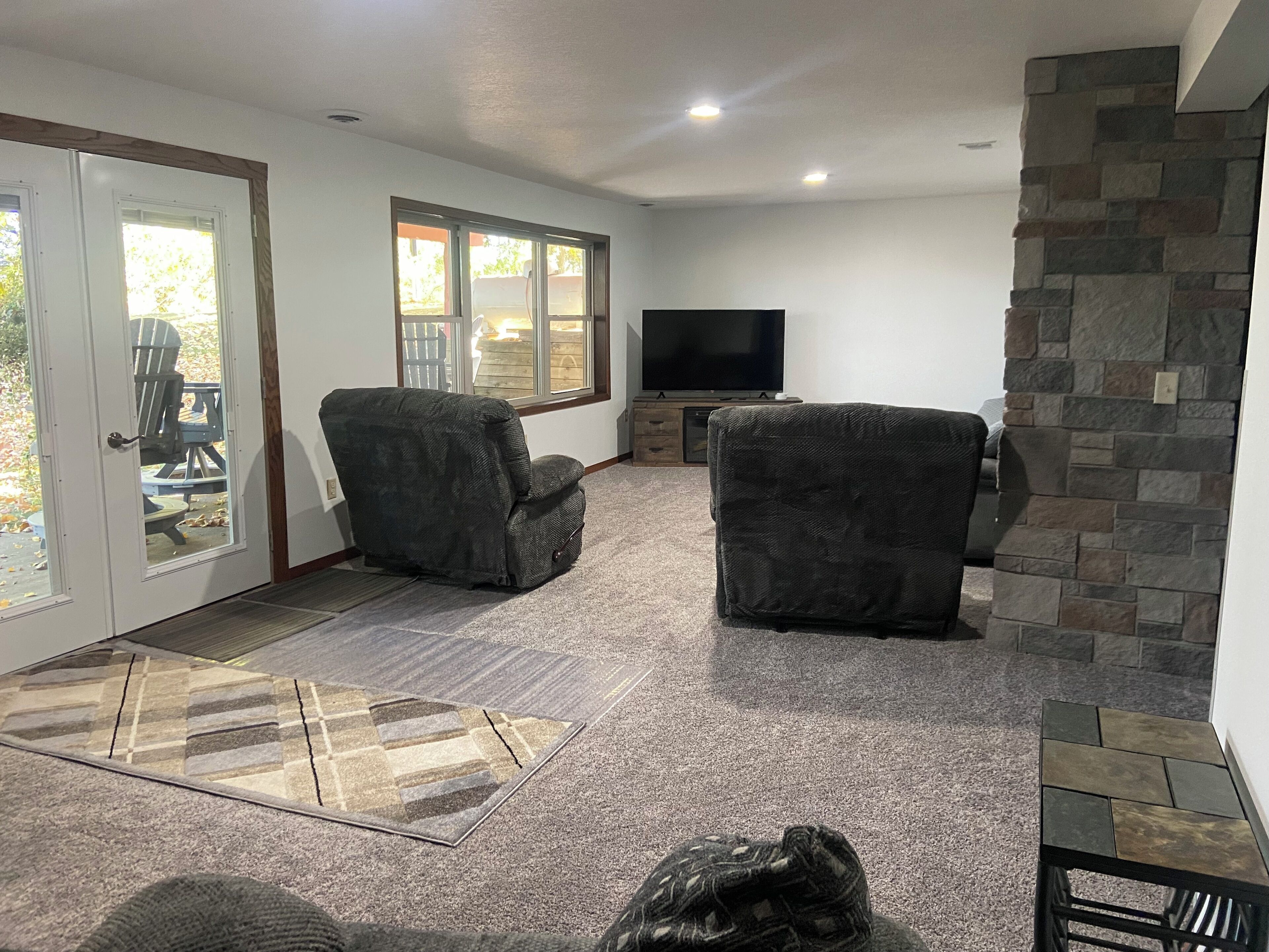 Smart TV, fireplace, DVD player