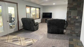 Smart TV, fireplace, DVD player