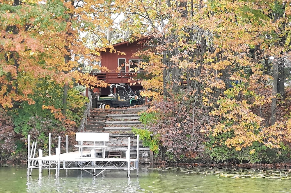 Poskin Lake Getaway Cabin Lakefront access and beautiful sunrise