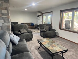 Smart TV, chimenea y reproductor de DVD 