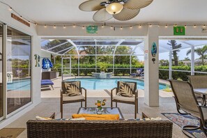 A heated pool - Private Salt Water Heated Pool • Canal Views • Famous Owls • No Pool Heat Fees (Cape Coral)
