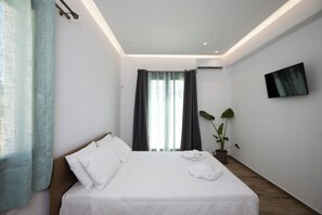 2 bedrooms, in-room safe, desk, iron/ironing board - Maistros Apartments Mykonos (Agrari Mykonos)