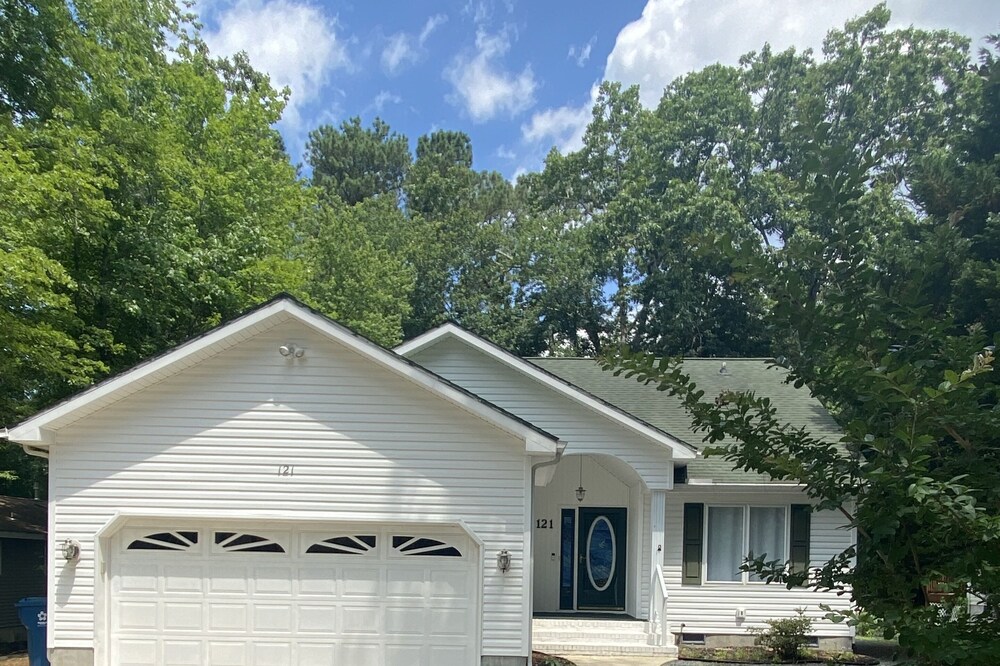 This is it!! Rancher central to beaches, pools, golf, casino! Fenced yard, Deck.