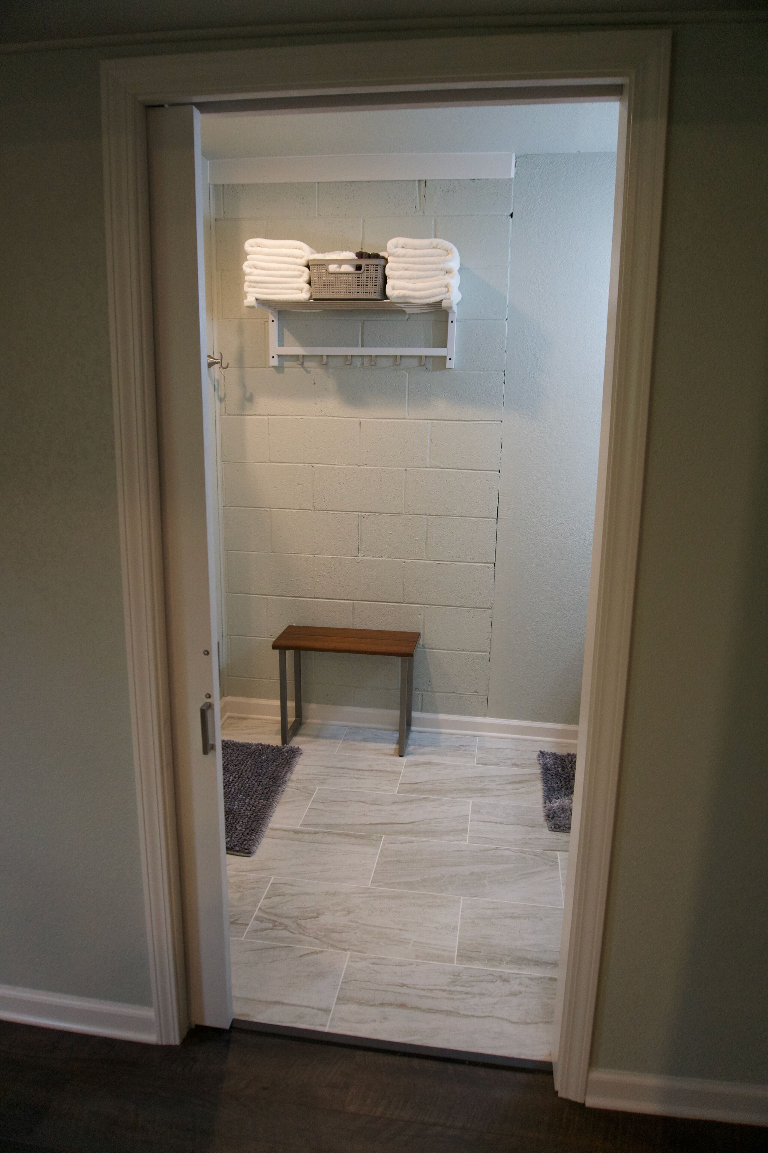 Quiet basement studio apartment in a rural setting