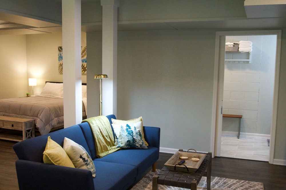 Quiet basement studio apartment in a rural setting