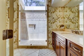 Bathroom - The Sea Pines Resort 1099 Harbour South Club (Hilton Head Island)