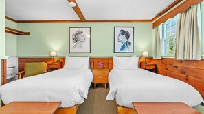Standard Twin Room, 2 Twin Beds | Desk, iron/ironing board, free WiFi, bed sheets - Mid-Town Motel (Boothbay Harbor)